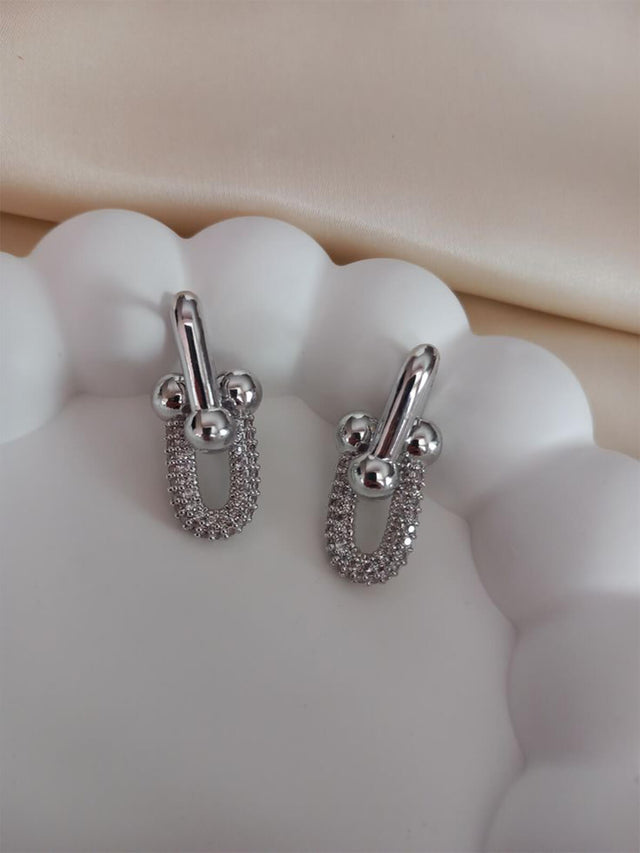 Işıltılı U-Form Zirkon Taşlı Çelik Küpe