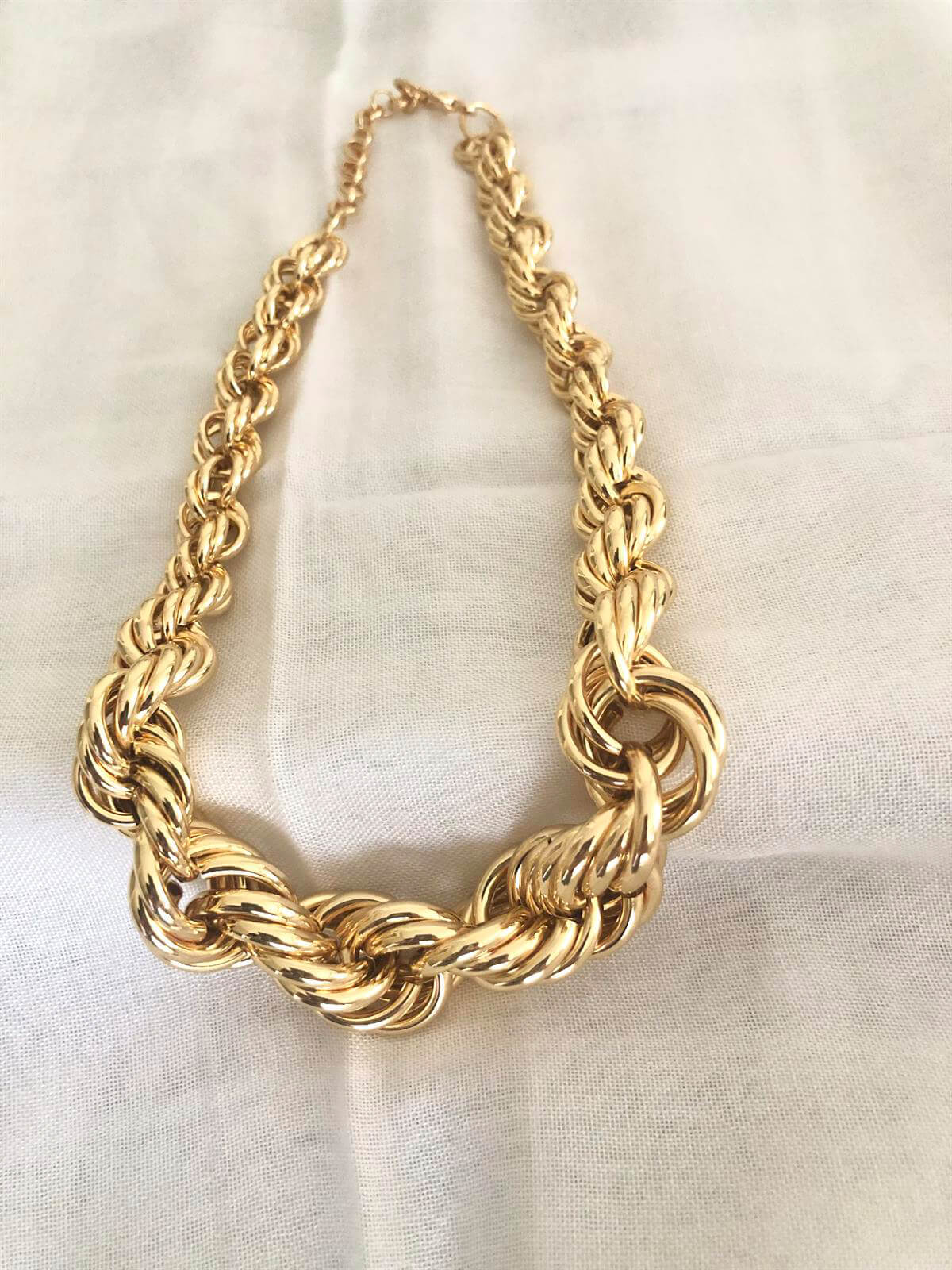 Altın Işıltılı Örgü Zincir Kolye